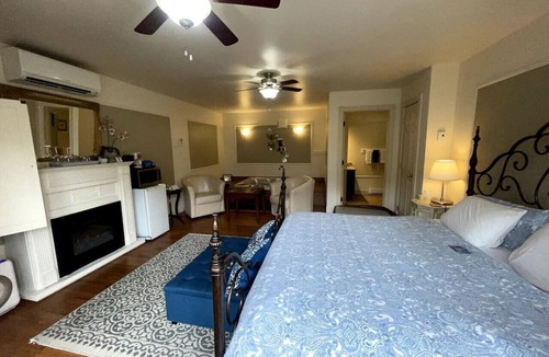 Wolfville Bed & Breakfast | Annapolis Suite - Private HotTub, KingBd, DT