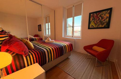 Montfort-l'Amaury Apartment | Anne de Bretagne - Montfort center