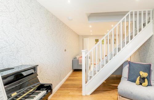 New Mills House | Anne's Cottage