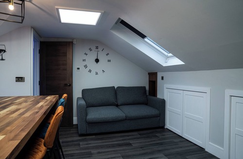 Ossett Apartment | Annex, 2 Bed, Sleeps 4, Parking