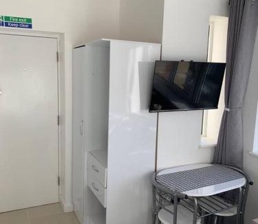 Beddington South Apartment | Annex B, a Studio flat in London