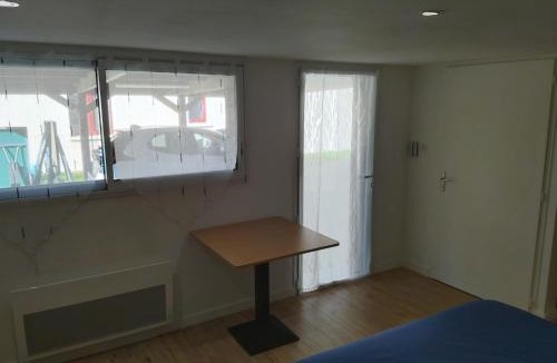 Les Landes-Genusson Apartment | Annexe du 18