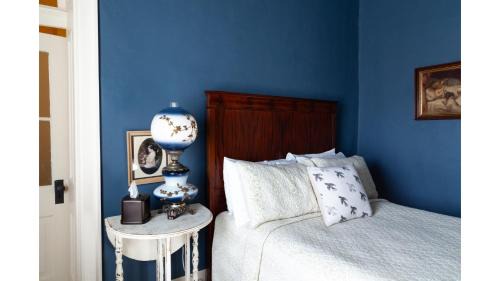 Cimarron Hotel | Annie Oakley - Historic Hotel Room