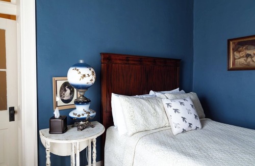 Cimarron Hotel | Annie Oakley - Historic Hotel Room