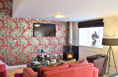 Adderstone House | Annie Oswalds Cottage