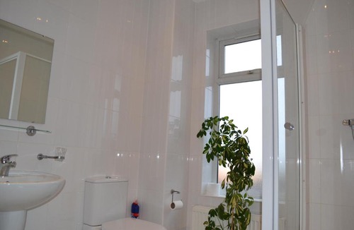 Rushmoor District Bed & Breakfast | Annie's Guest House