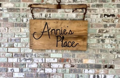 Laurel Cottage | Annie's Place: Cozy Cottage Close to Downtown