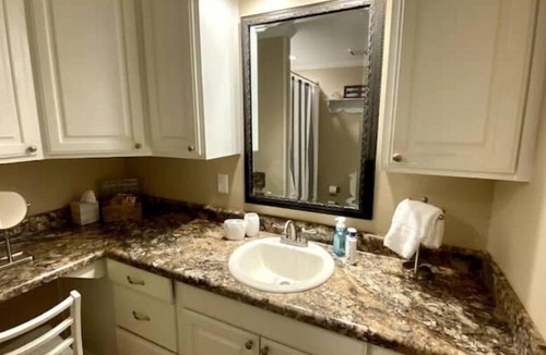Laurel Cottage | Annie's Place: Cozy Cottage Close to Downtown