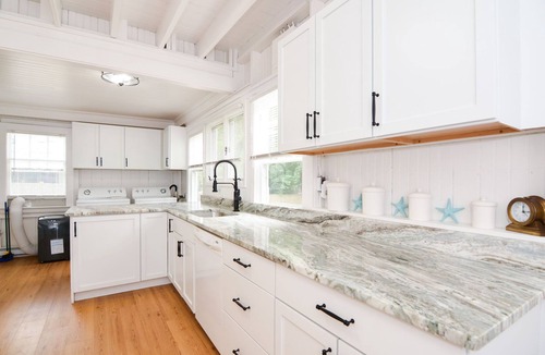 Gloucester House | Annisquam Singing Pines: Riverfront Splendor