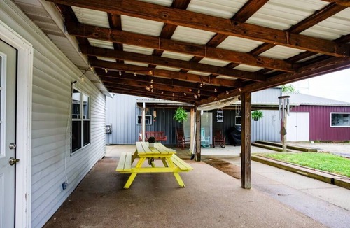 Gentryville House | Another Oasis just 6 miles from Holiday World