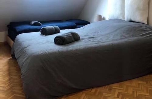 Ver-sur-Mer Apartment | Anselme, Duplex Avec Cour Commune ²proche mer