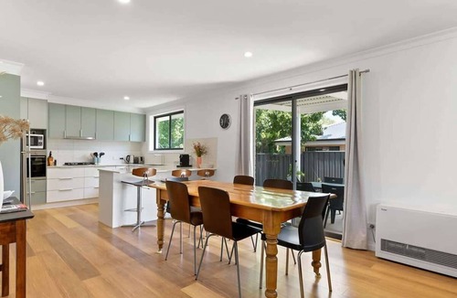 Bletchington House | Anson Abode - CBD Home, Modern Sophistication