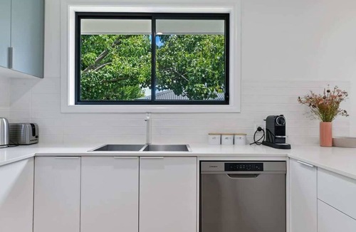 Bletchington House | Anson Abode - CBD Home, Modern Sophistication