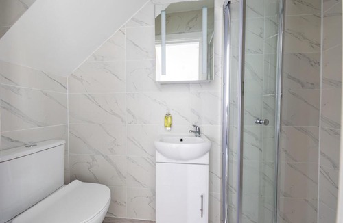 St. George's Apartment | Anson Hotel Modern And Spacious Loft Suite