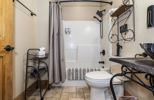 Roanoke Bed & Breakfast | Anstead Suite - Mountain VIew