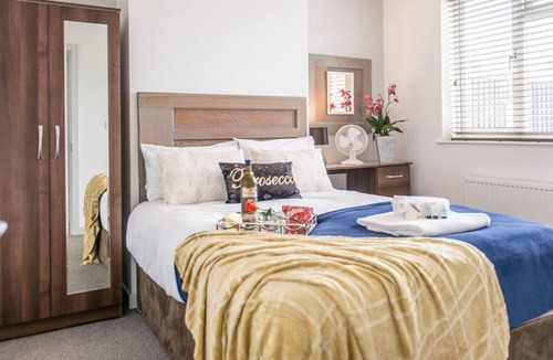 Wyken House | Ansty House Lovely 4-Bedroom House near city centre , Sleeps 7, Coventry - Inspire Homes