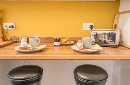 Wyken House | Ansty House Lovely 4-Bedroom House near city centre , Sleeps 7, Coventry - Inspire Homes