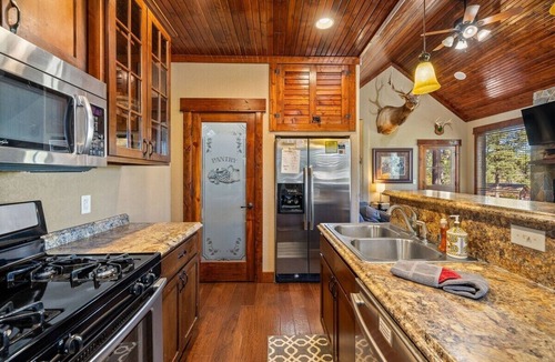 Deadwood Cabin | Antelope Acres Lodge - Access to Pool!