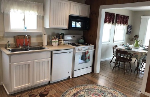 Town of Torrey House | Anthony Beach-Seneca-Waterfront-Hot Tub-Wine Trail-Big Deck, Recently Updated-New Dock-Pets OK