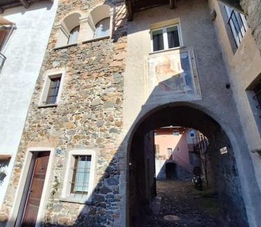 Carabietta House | Antica torre del castello Casa Ceresiana