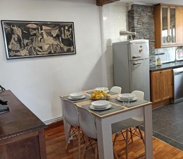 Mundaka Apartment | Antigua casa de pescadores con GARAJE PRIVADO