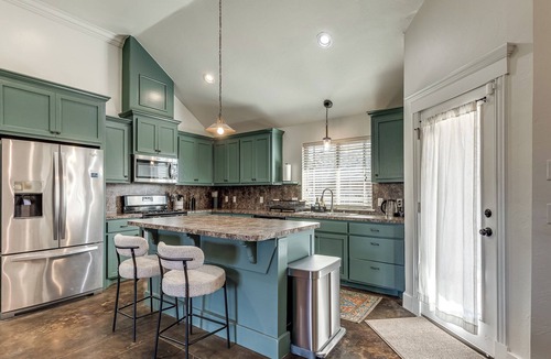 Central Oklahoma City House | Antique and Modern Charming 3-bedroom home, 7 mins to Paycom & Convention Center
