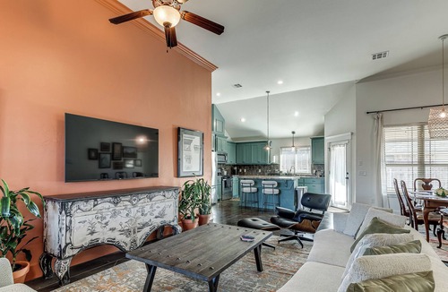 Central Oklahoma City House | Antique and Modern Charming 3-bedroom home, 7 mins to Paycom & Convention Center
