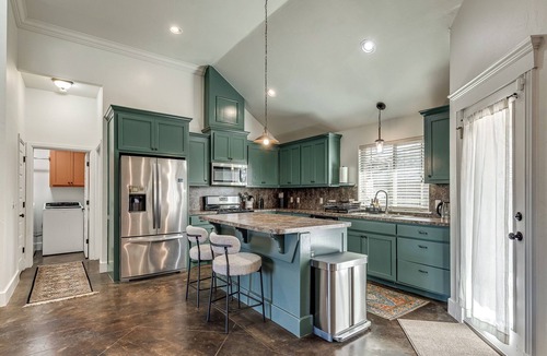 Central Oklahoma City House | Antique and Modern Charming 3-bedroom home, 7 mins to Paycom & Convention Center