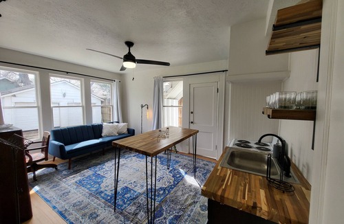 Junius Heights House | Antique apartment under 6 miles away from everything Dallas!