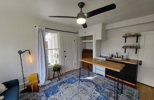 Junius Heights House | Antique apartment under 6 miles away from everything Dallas!