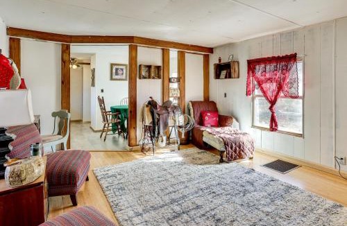 Chewalla House | 'Antique Farmhouse' in Bethel Springs on Half-Acre