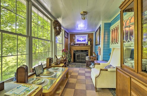 Woodstock House | Antique-Filled Home, half Mi to Woodstock Fair