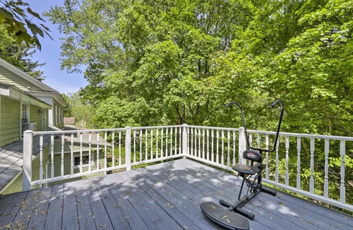 Woodstock House | Antique-Filled Home, half Mi to Woodstock Fair