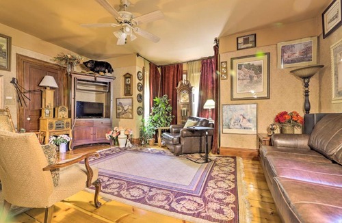 Woodstock House | Antique-Filled Home, half Mi to Woodstock Fair