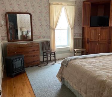 Rutland Bed & Breakfast | Antique Mansion B & B