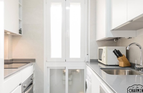 Embajadores Apartment | Antiques Market - 3-Bedroom Apartment with Parking