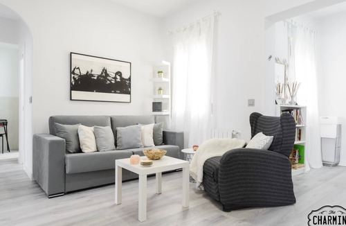 Embajadores Apartment | Antiques Market - 3-Bedroom Apartment with Parking