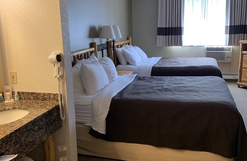 Gardiner Hotel | Antler Lodge - Gardiner MT