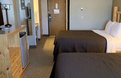 Gardiner Hotel | Antler Lodge - Gardiner MT