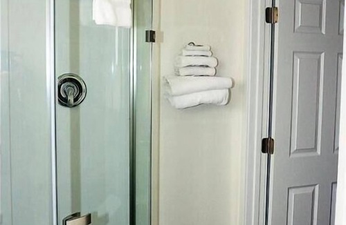 Frontier Hotel | Antler Motel