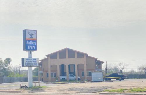 Falfurrias Hotel | Antlers Inn