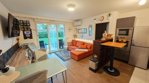 L'Hay-les-Roses Apartment | Anton's Home