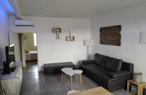 Lunel Apartment | "Antre Nous" au Cœur de Lunel