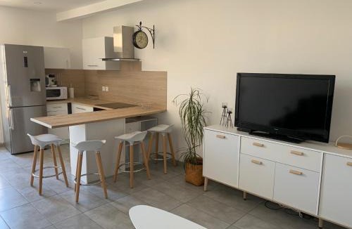 Lunel Apartment | "Antre Nous" au Cœur de Lunel
