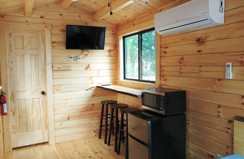 Williamsburg Cabin | Anvil Campground