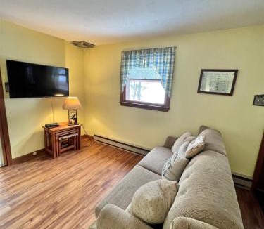 Bridgton Villa | ANY SEASON ESCAPE LIMIT 10 villa