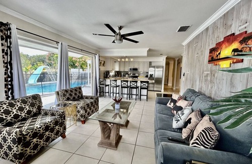 Orlando House | Anysel Pool house