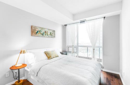 Fort York Apartment | AOC Suites - High-Rise Condo - City View