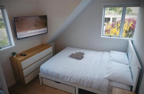 Mangawhai Heads Hotel | Aotearoa Surf Lodge