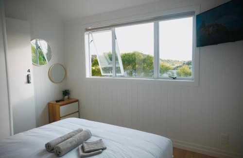 Mangawhai Heads Hotel | Aotearoa Surf Lodge